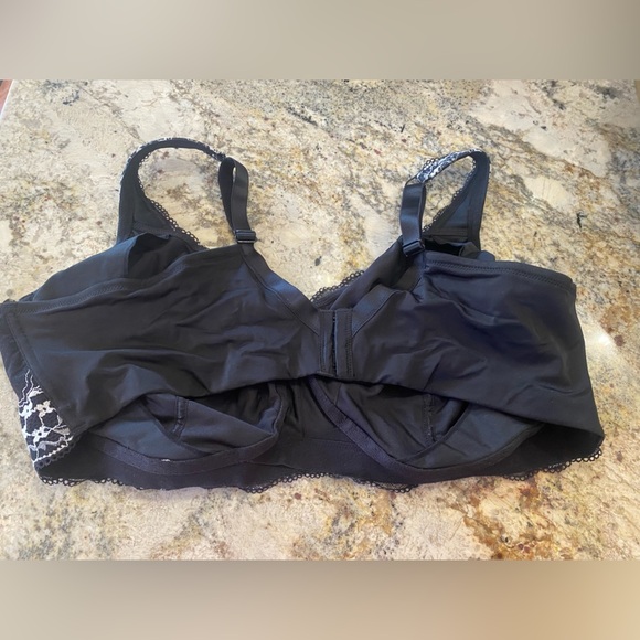 Breezies Two Toned Lace Underwire Black Bra Size 48 DDD - Picture 2 of 2
